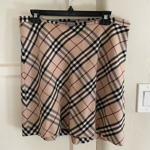Burberry size large or UK 14 which is a US 10 vintage skirt